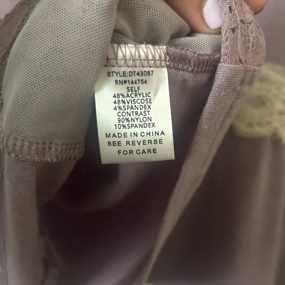 DAVI & DANI "Daisy Daydream" purple lavender w/ lace detail and floral accents L - Picture 6 of 6